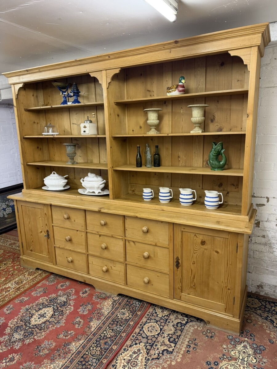 FABULOUS EARLY 20TH CENTURY FRENCH PINE DRESSER - Image 3