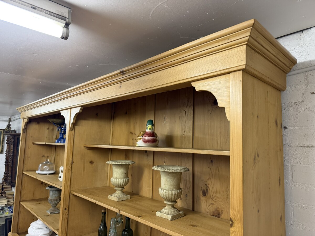 FABULOUS EARLY 20TH CENTURY FRENCH PINE DRESSER - Image 4
