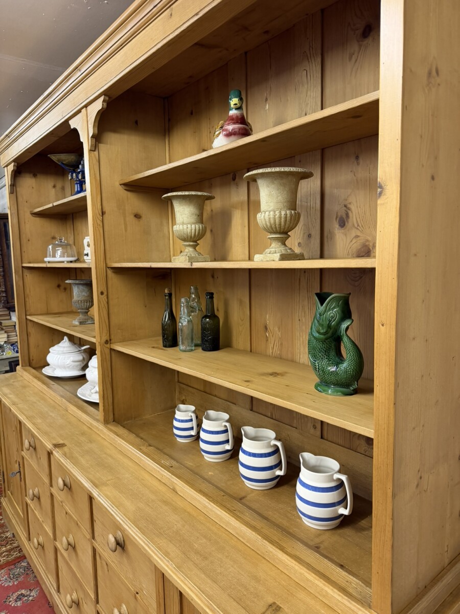 FABULOUS EARLY 20TH CENTURY FRENCH PINE DRESSER - Image 5