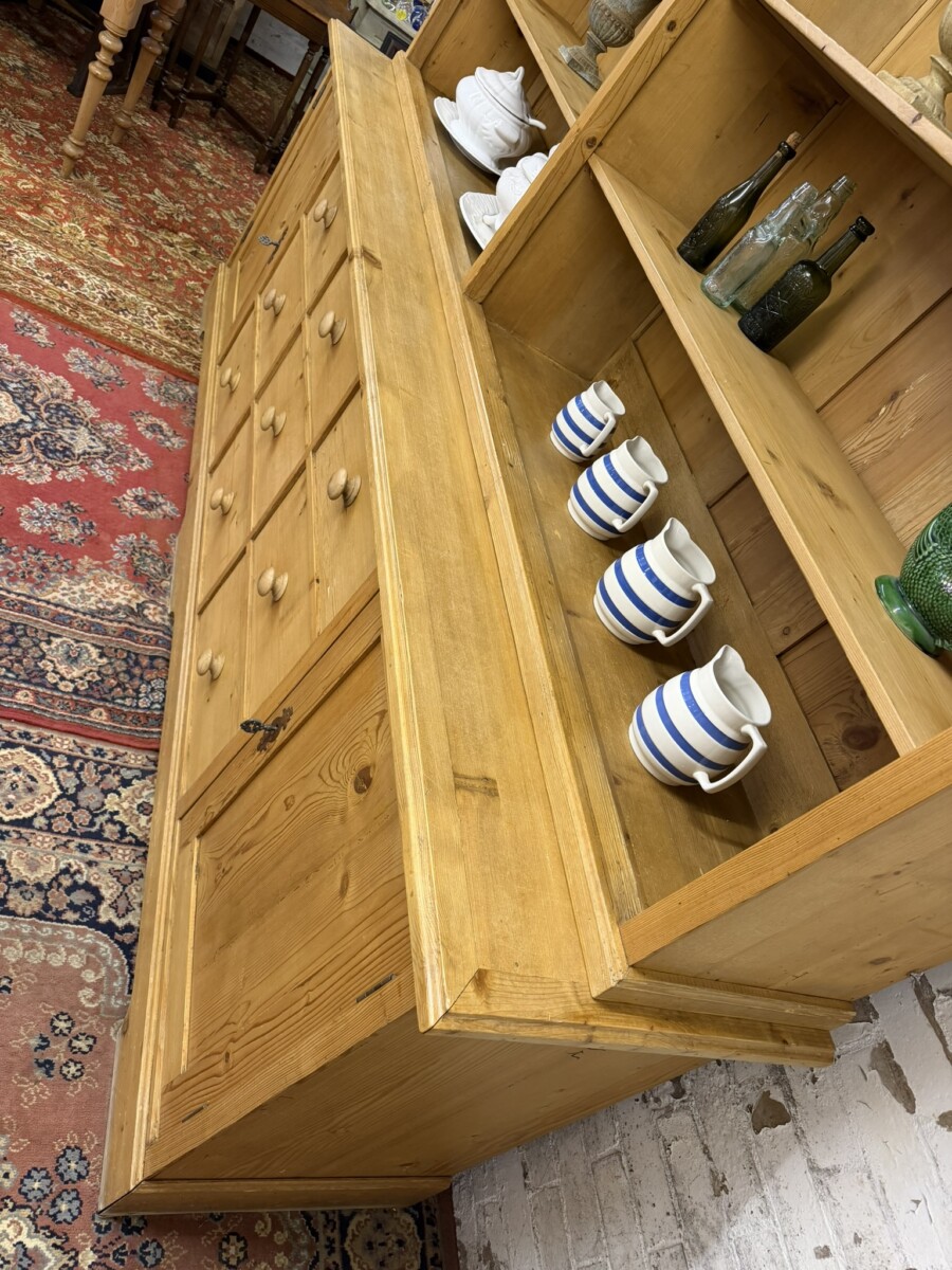 FABULOUS EARLY 20TH CENTURY FRENCH PINE DRESSER - Image 6