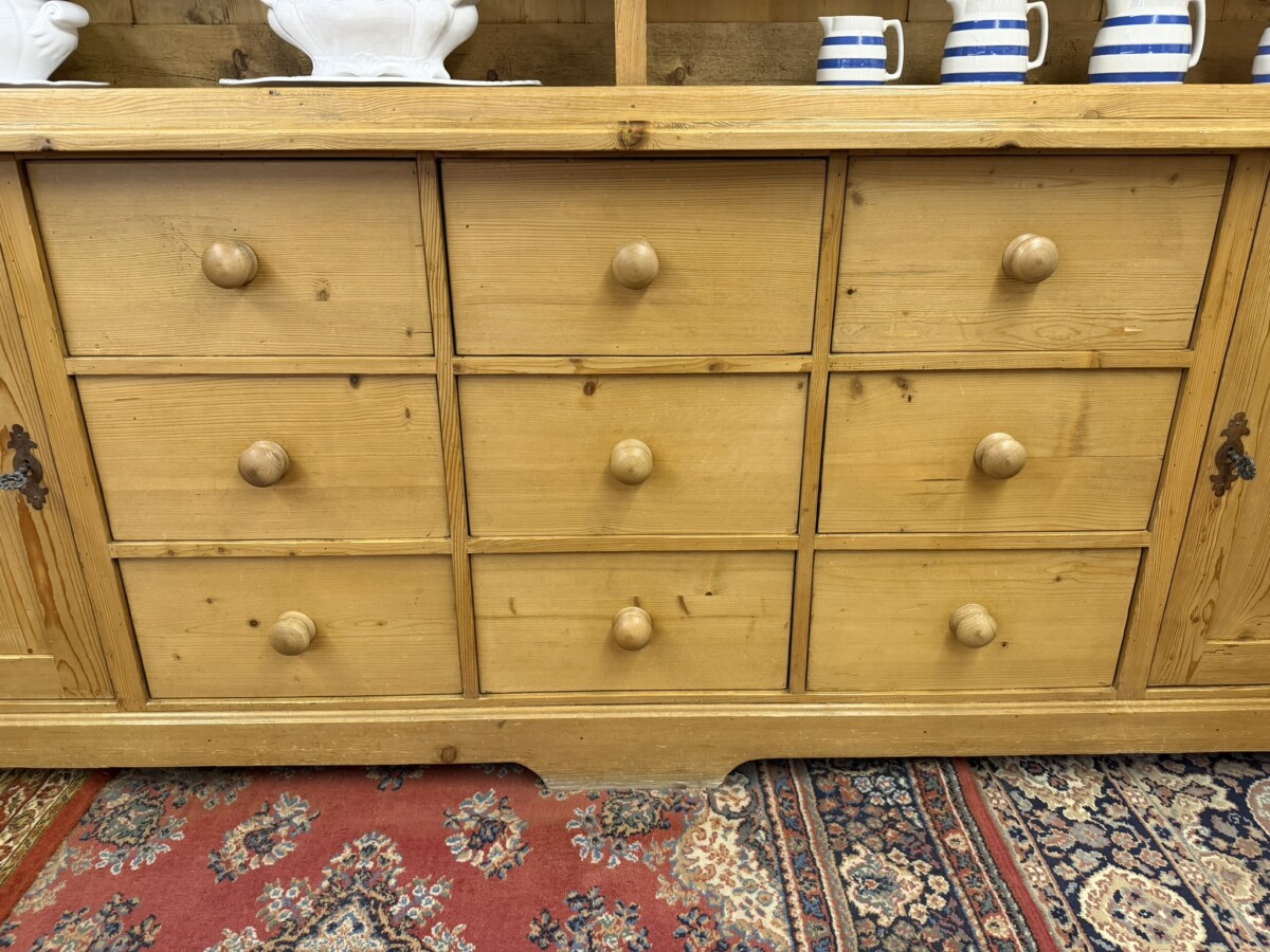 FABULOUS EARLY 20TH CENTURY FRENCH PINE DRESSER - Image 7