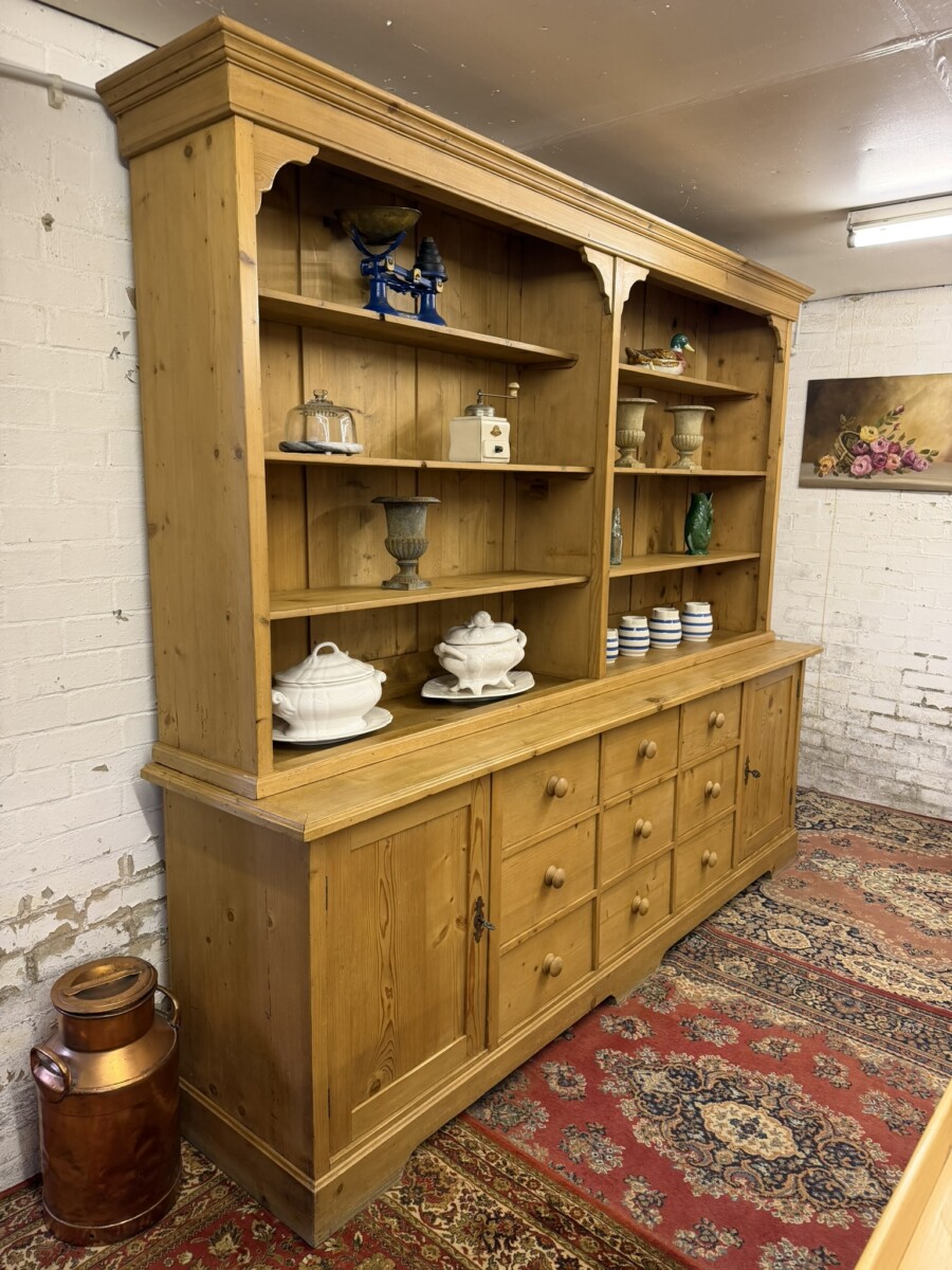 FABULOUS EARLY 20TH CENTURY FRENCH PINE DRESSER - Image 8