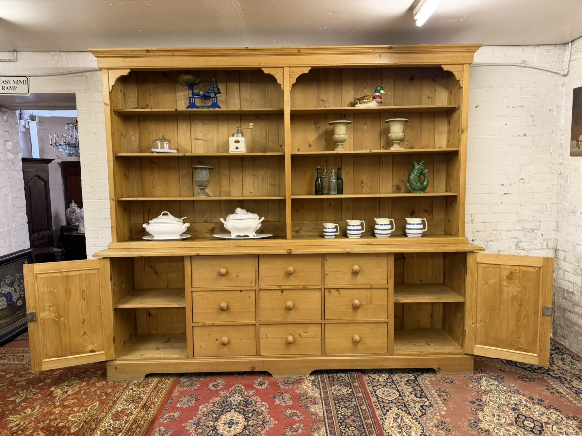 FABULOUS EARLY 20TH CENTURY FRENCH PINE DRESSER - Image 10