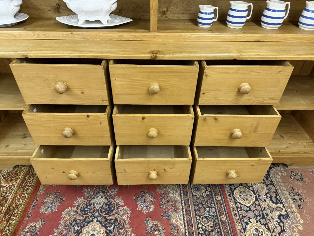 FABULOUS EARLY 20TH CENTURY FRENCH PINE DRESSER - Image 11