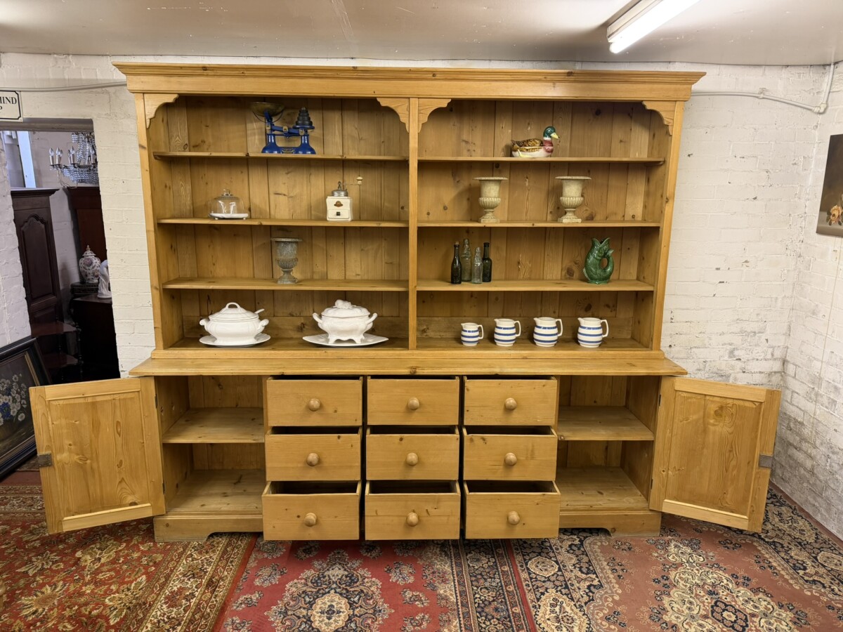 FABULOUS EARLY 20TH CENTURY FRENCH PINE DRESSER - Image 12