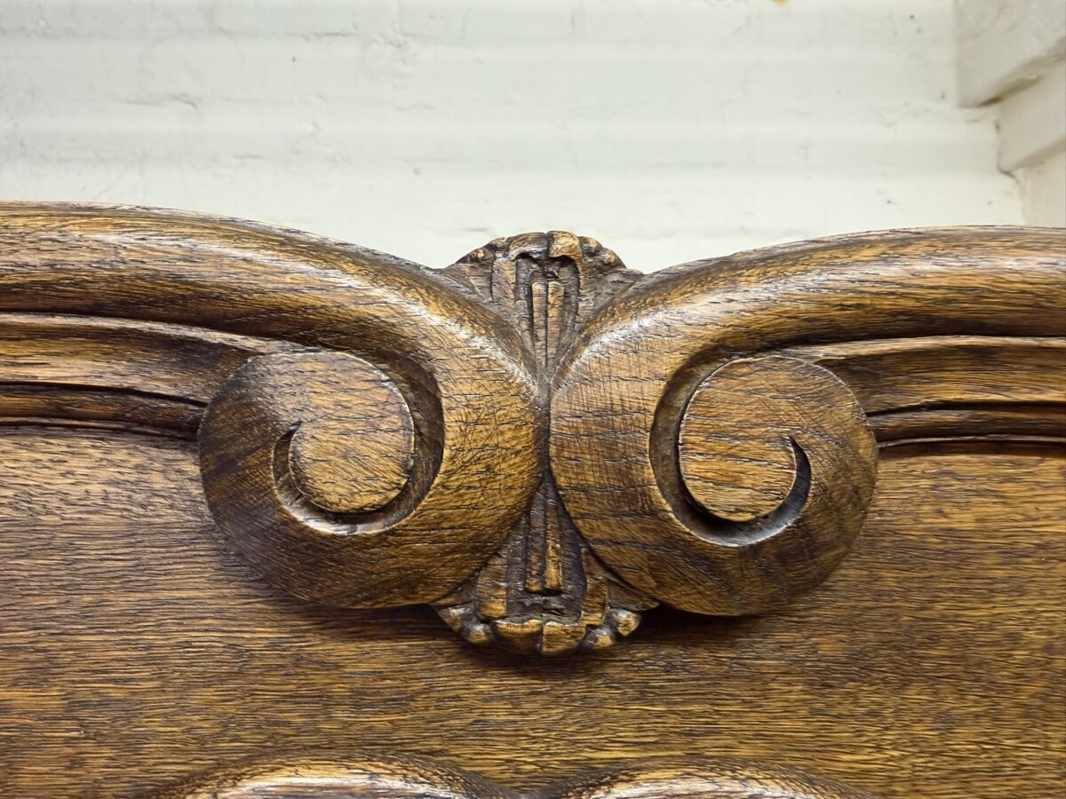 QUALITY FRENCH OAK THREE DOOR ARMOIRE/WARDROBE CIRCA 1940 - Image 4