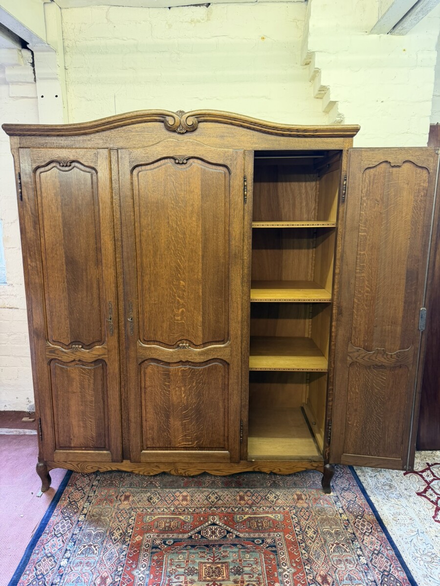 QUALITY FRENCH OAK THREE DOOR ARMOIRE/WARDROBE CIRCA 1940 - Image 6