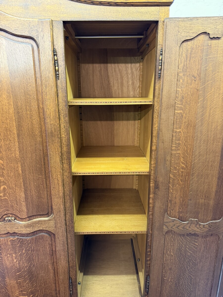 QUALITY FRENCH OAK THREE DOOR ARMOIRE/WARDROBE CIRCA 1940 - Image 7