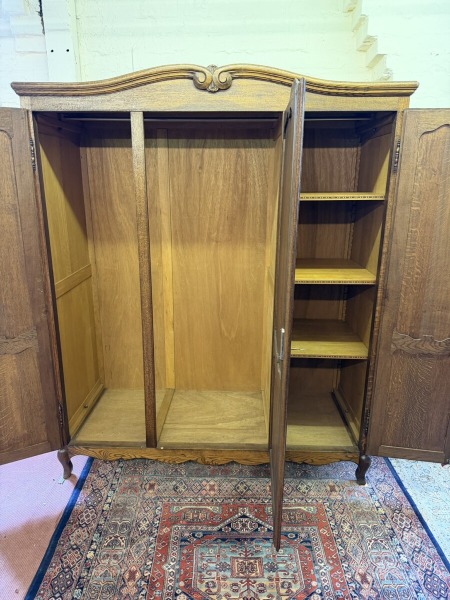 QUALITY FRENCH OAK THREE DOOR ARMOIRE/WARDROBE CIRCA 1940 - Image 8