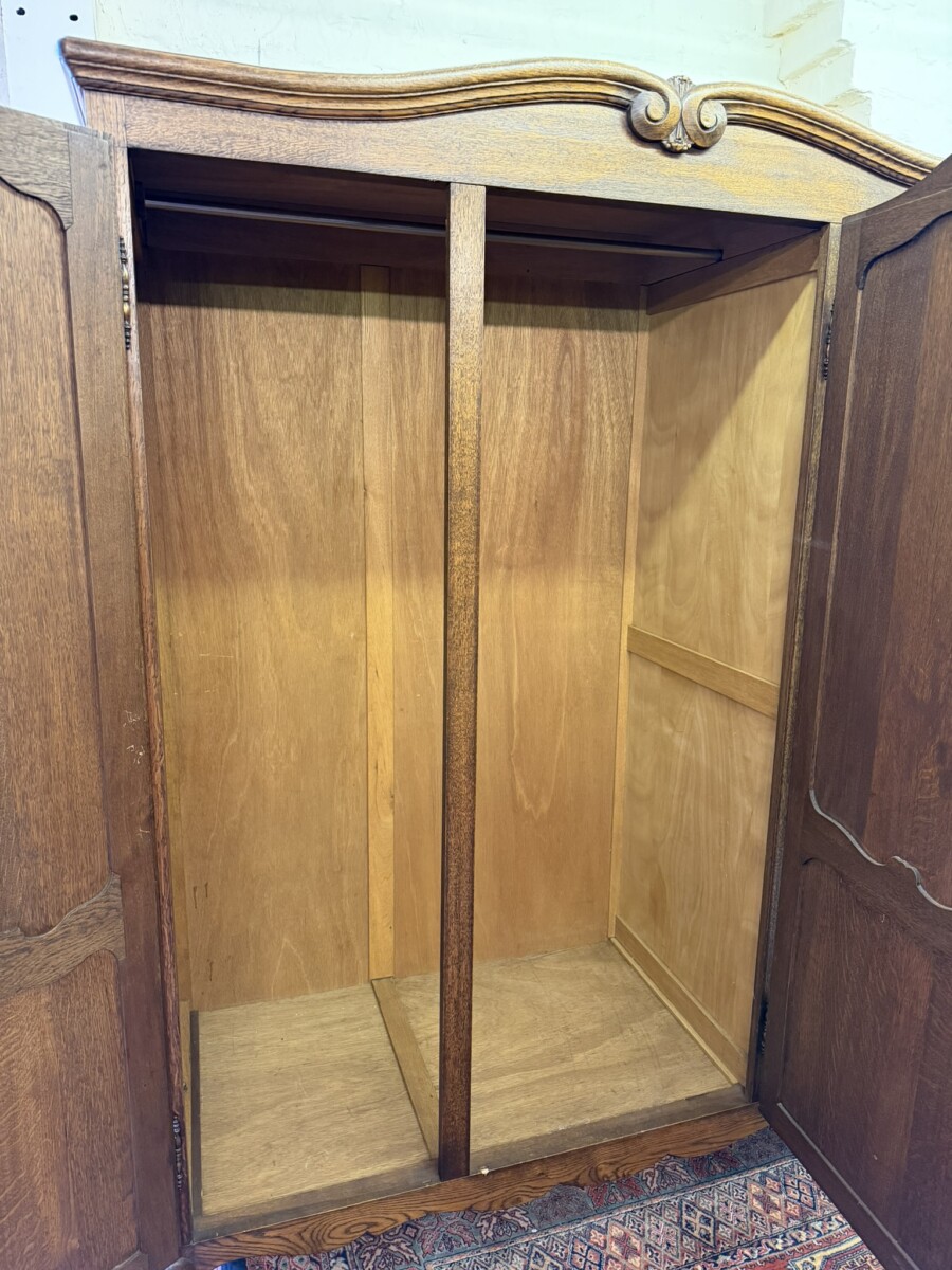 QUALITY FRENCH OAK THREE DOOR ARMOIRE/WARDROBE CIRCA 1940 - Image 9