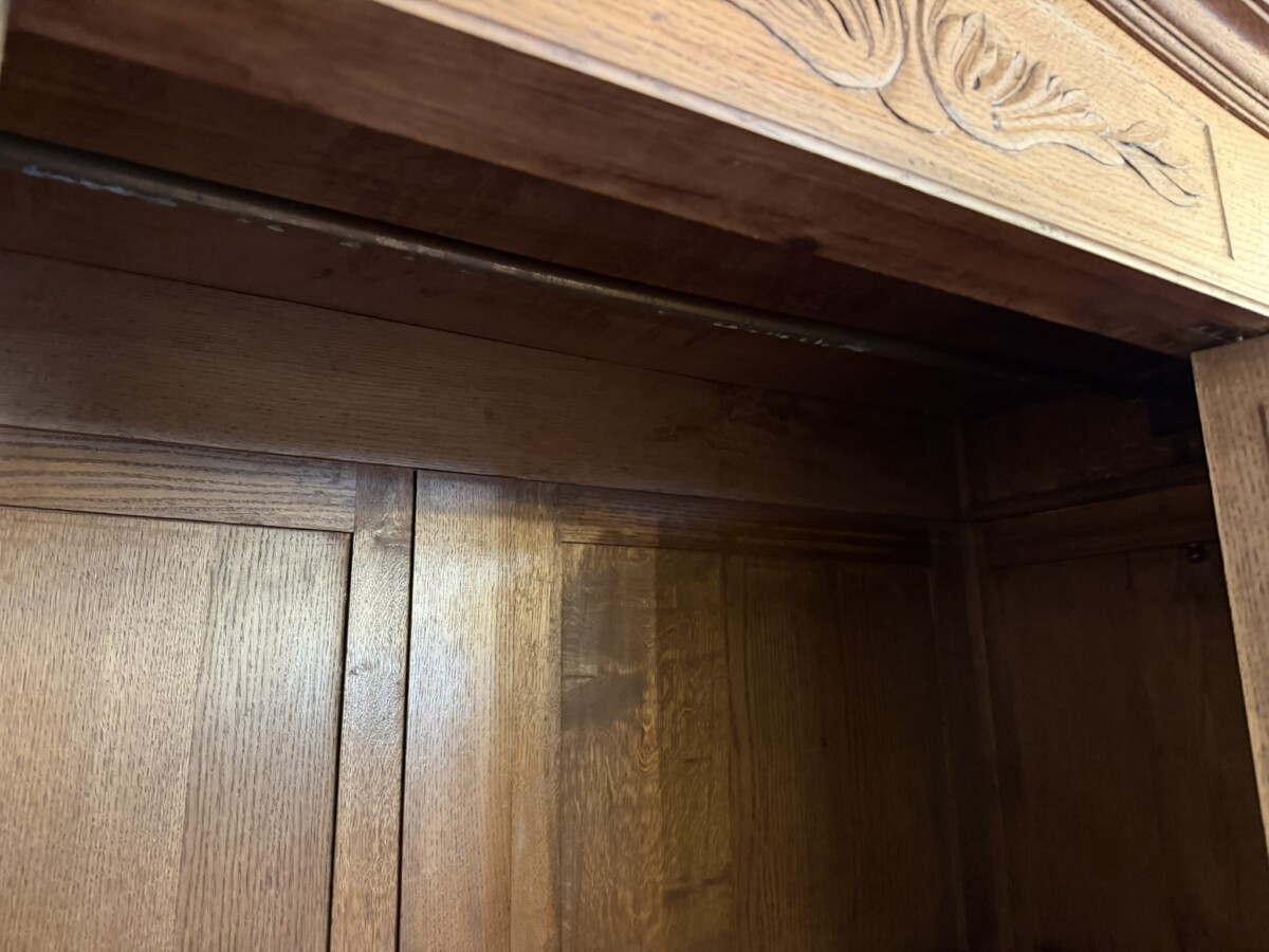 ANTIQUE FRENCH CARVED OAK MIRRORED DOOR ARMOIRE/WARDROBE CIRCA 1910 - Image 11