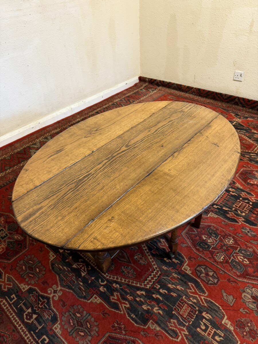 QUALITY OAK COFFEE TABLE WITH DROP DOWN LEAVES - Image 4