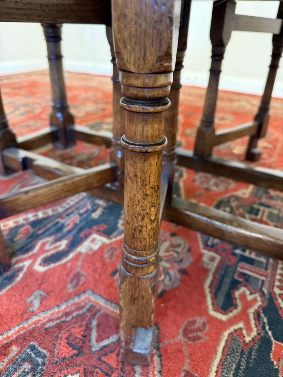 QUALITY OAK COFFEE TABLE WITH DROP DOWN LEAVES - Image 9