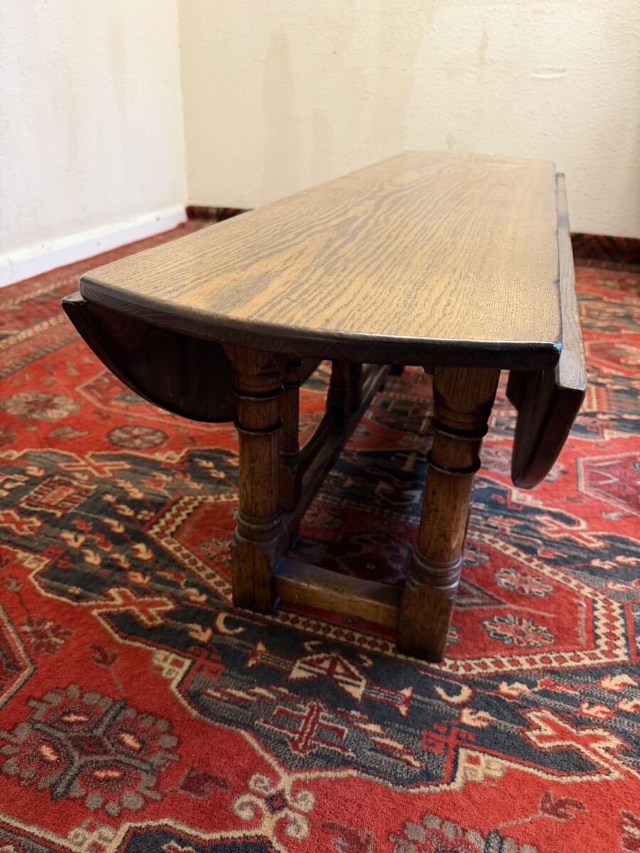 QUALITY OAK COFFEE TABLE WITH DROP DOWN LEAVES - Image 11