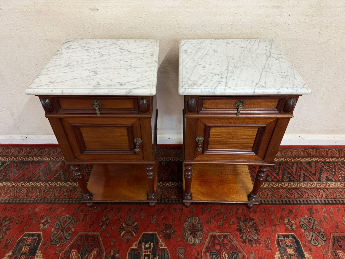 PAIR OF ANTIQUE MAHOGANY MARBLE TOP BEDSIDE CABINETS CIRCA 1880 - Image 2