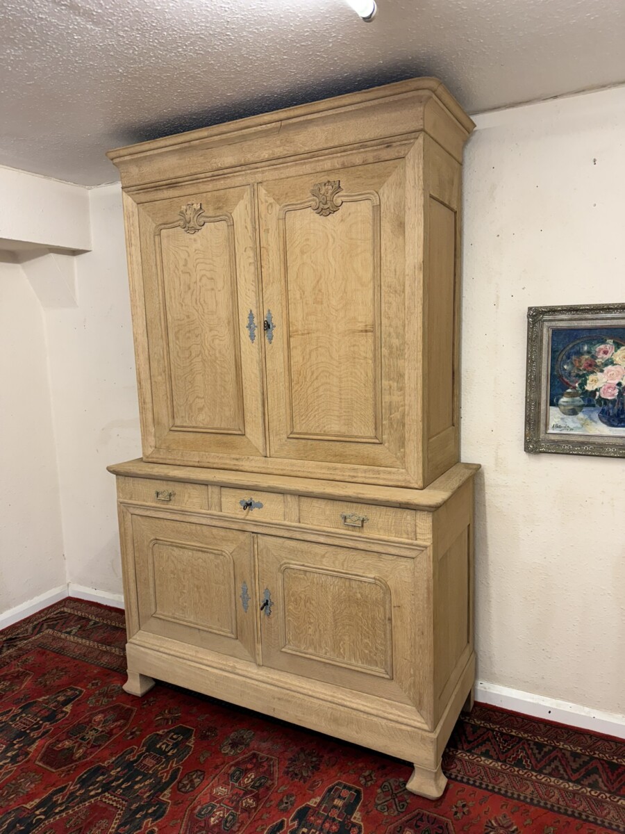 ANTIQUE FRENCH RAW OAK HOUSEKEEPERS CUPBOARD CIRCA 1920 - Image 3