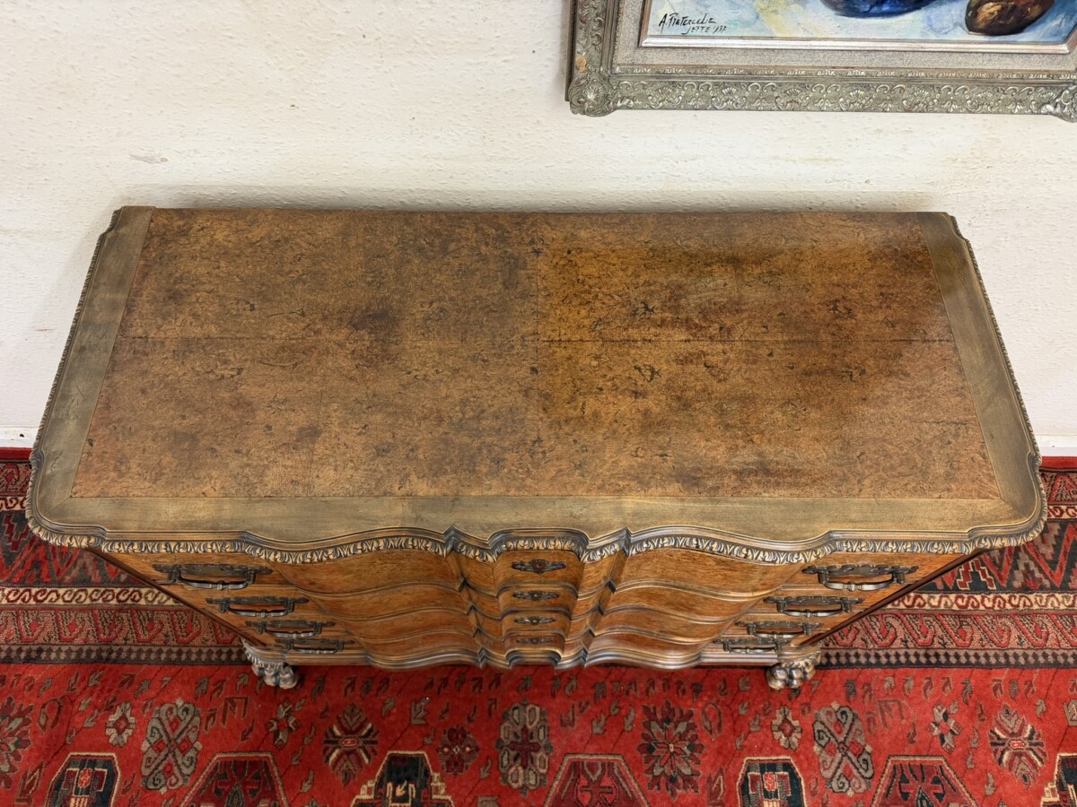 ANTIQUE FRENCH BURR WALNUT SERPENTINECHEST/COMMODE CIRCA 1910 - Image 4