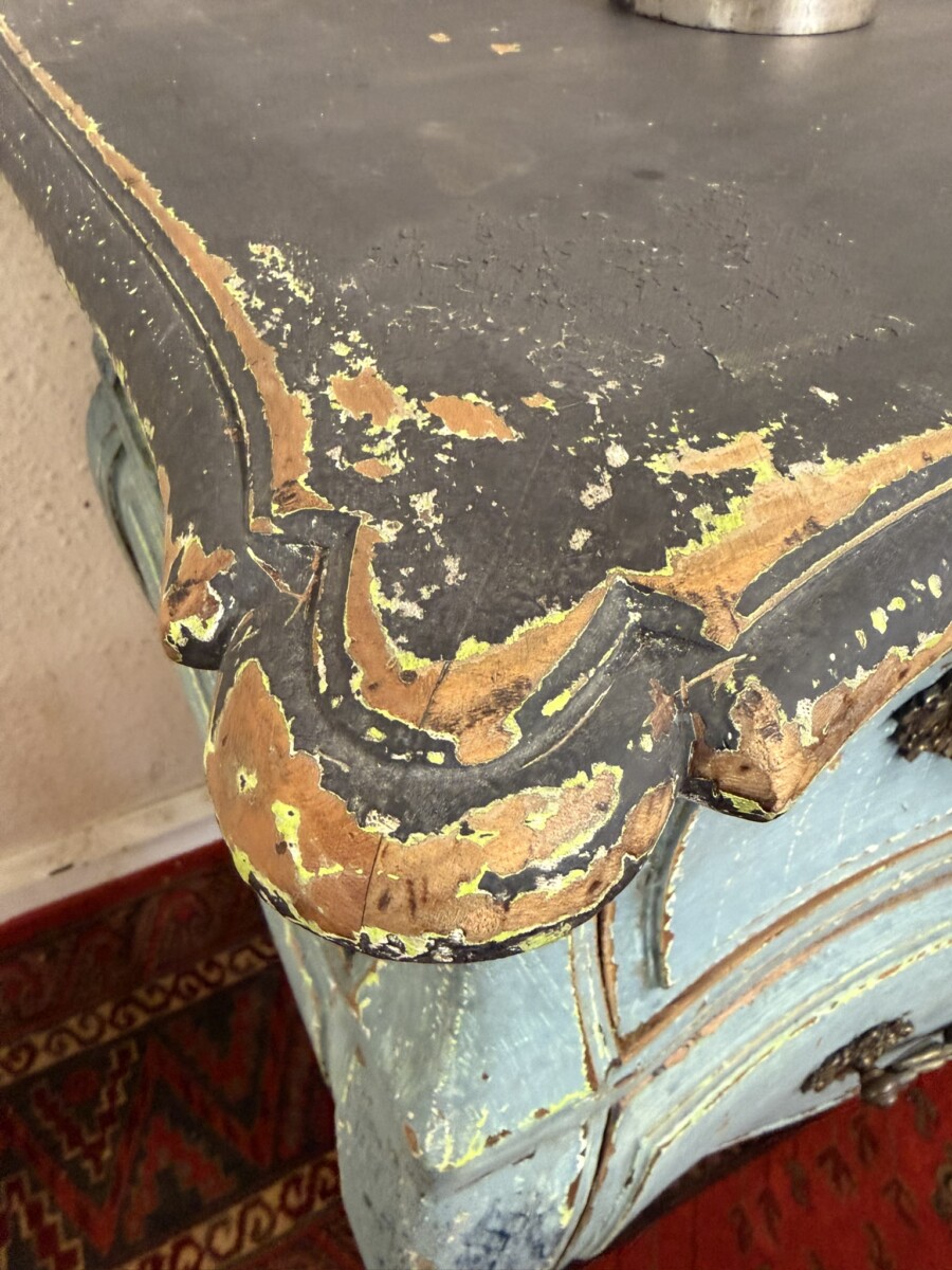 QUALITY HAND PAINTED SOUTHERN FRENCH BOMBE COMMODE/CHEST CIRCA 1930 - Image 7