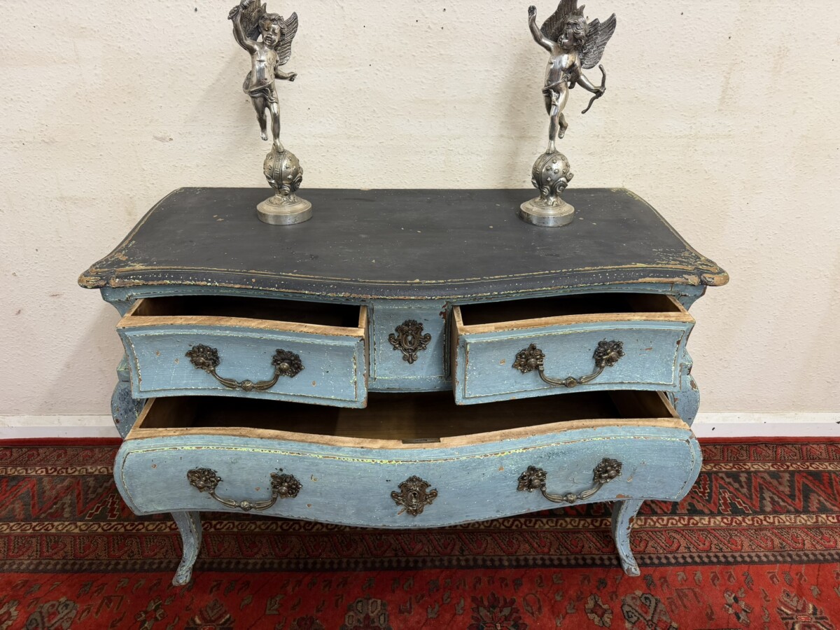 QUALITY HAND PAINTED SOUTHERN FRENCH BOMBE COMMODE/CHEST CIRCA 1930 - Image 10