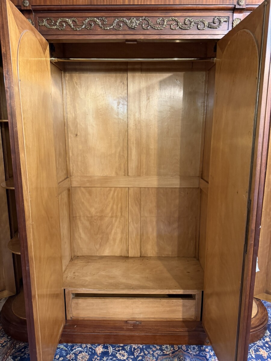 ANTIQUE FRENCH MAHOAGNY AND GILT CURVED ARMOIRE/WARDROBE CIRCA 1880 - Image 11
