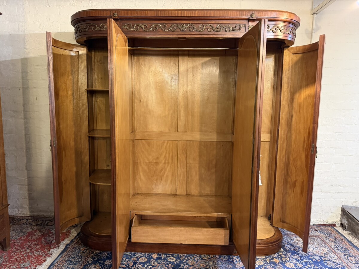 ANTIQUE FRENCH MAHOAGNY AND GILT CURVED ARMOIRE/WARDROBE CIRCA 1880 - Image 13