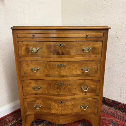 QUALITY BURR WALNUT SERPENTINE SHAPED CHEST OF DRAWERS /BACHELORS CHEST