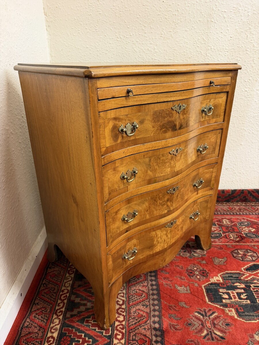 QUALITY BURR WALNUT SERPENTINE SHAPED CHEST OF DRAWERS /BACHELORS CHEST - Image 3