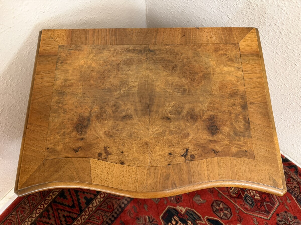 QUALITY BURR WALNUT SERPENTINE SHAPED CHEST OF DRAWERS /BACHELORS CHEST - Image 4