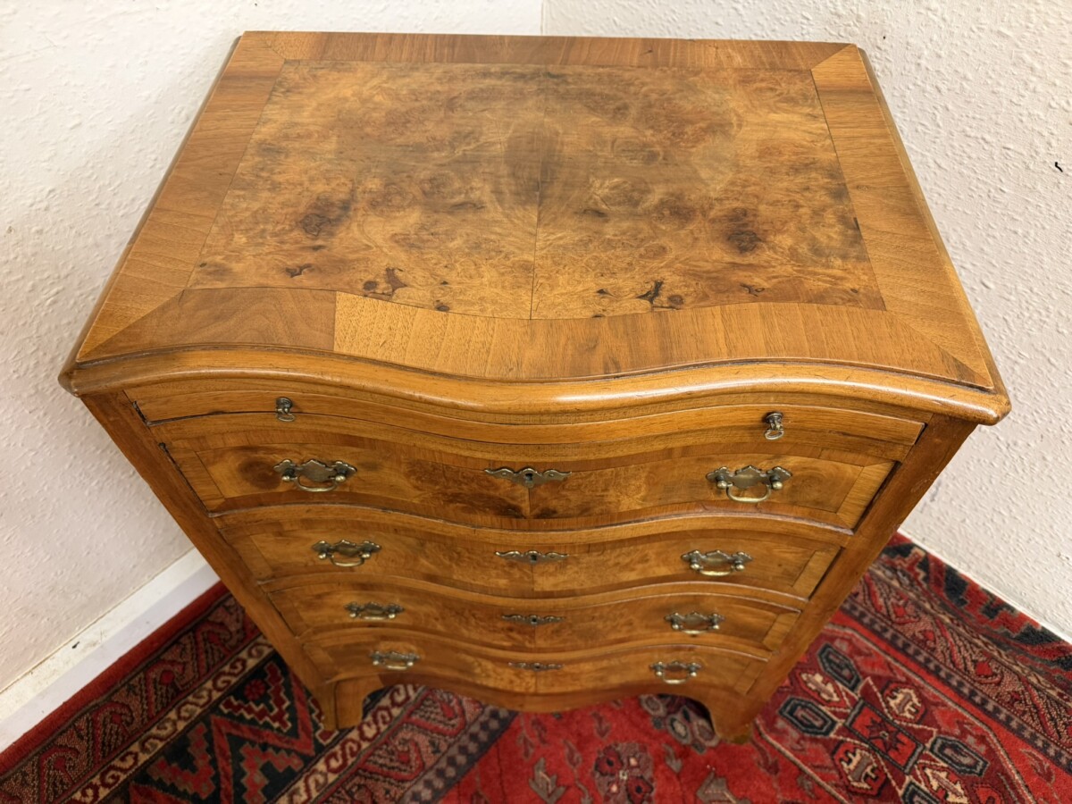 QUALITY BURR WALNUT SERPENTINE SHAPED CHEST OF DRAWERS /BACHELORS CHEST - Image 5
