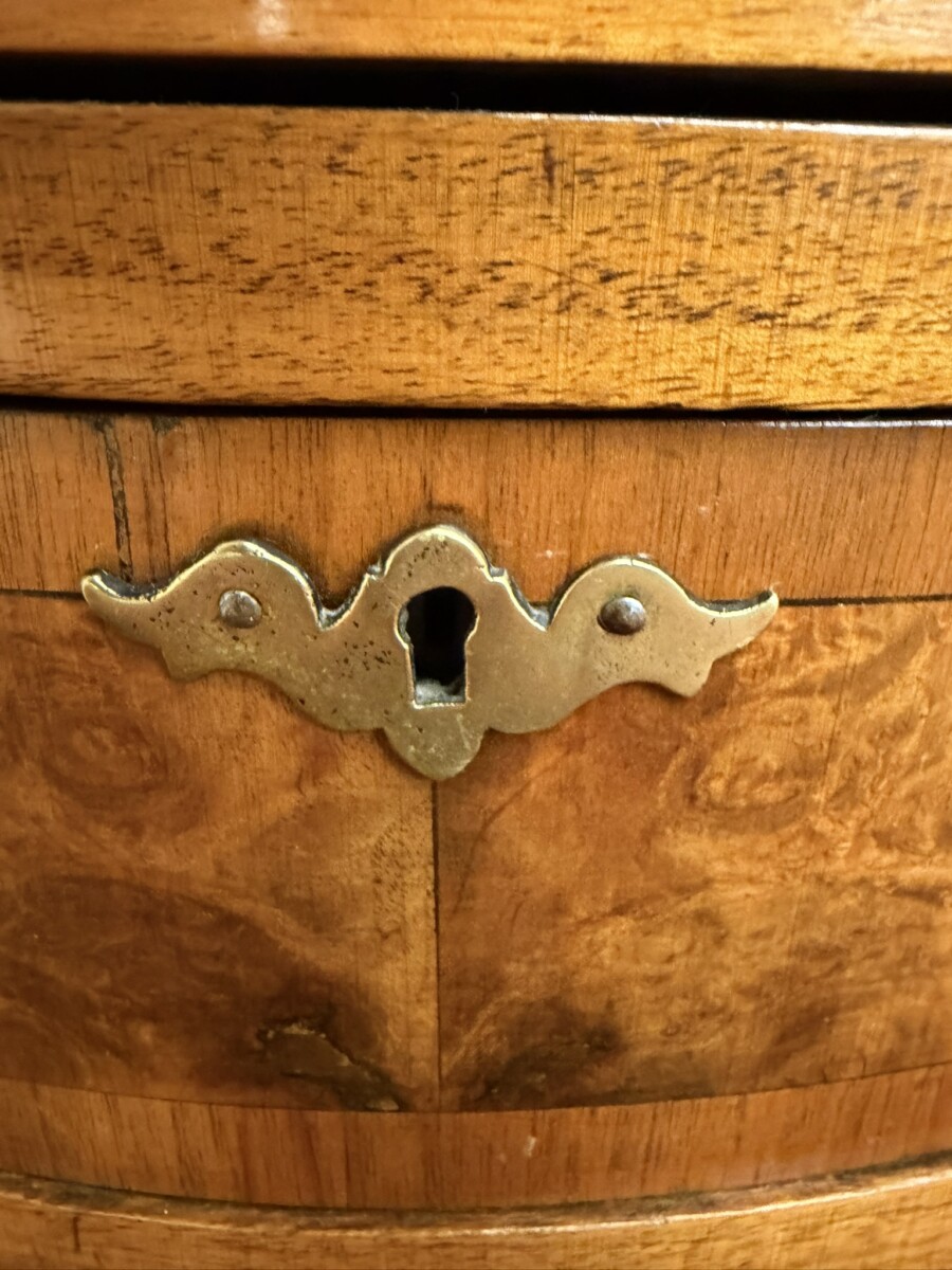 QUALITY BURR WALNUT SERPENTINE SHAPED CHEST OF DRAWERS /BACHELORS CHEST - Image 7