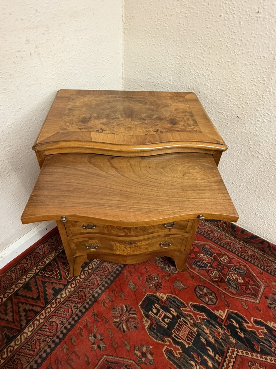 QUALITY BURR WALNUT SERPENTINE SHAPED CHEST OF DRAWERS /BACHELORS CHEST - Image 8