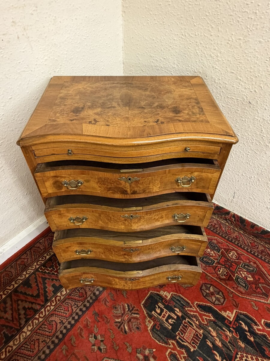 QUALITY BURR WALNUT SERPENTINE SHAPED CHEST OF DRAWERS /BACHELORS CHEST - Image 10
