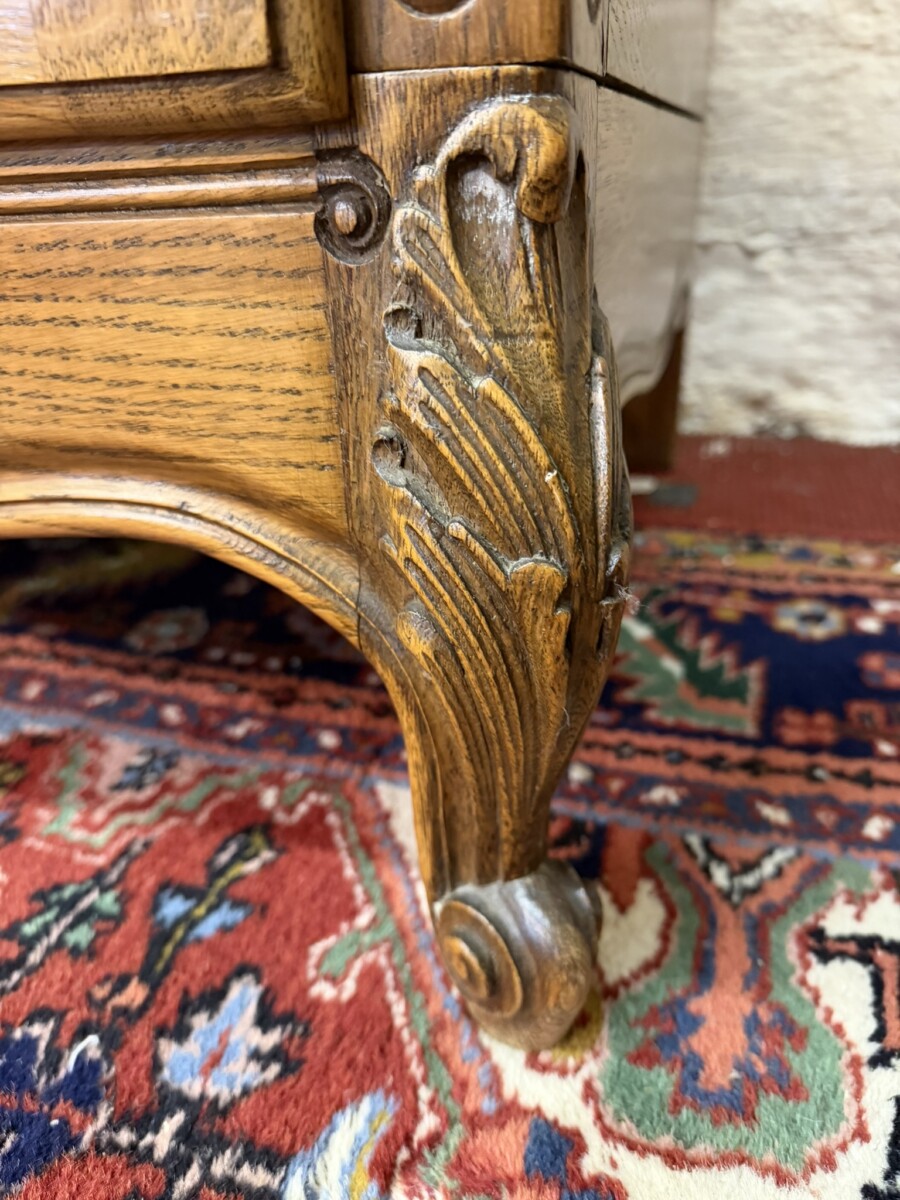 QUALITY FRENCH CARVED OAK THREE DOOR ARMOIRE/WARDROBE CIRCA 1930 - Image 6