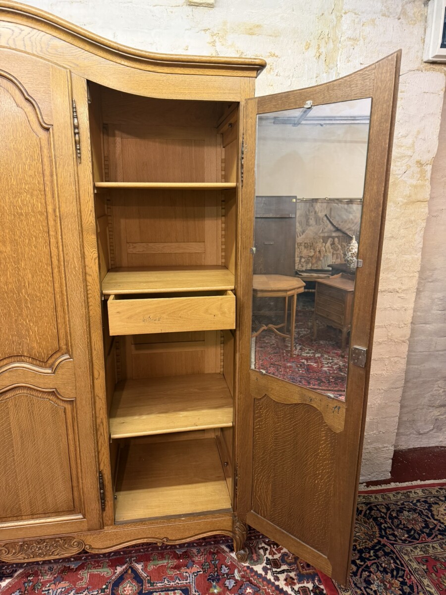 QUALITY FRENCH CARVED OAK THREE DOOR ARMOIRE/WARDROBE CIRCA 1930 - Image 9