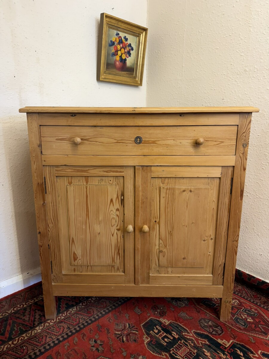 ANTIQUE PINE CUPBOARD/CABINET CIRCA 1930
