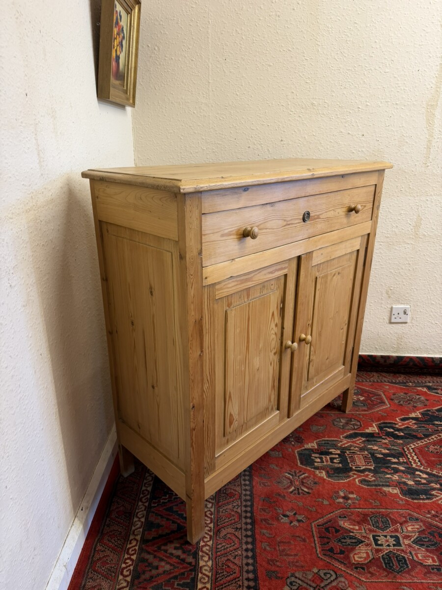 ANTIQUE PINE CUPBOARD/CABINET CIRCA 1930 - Image 3