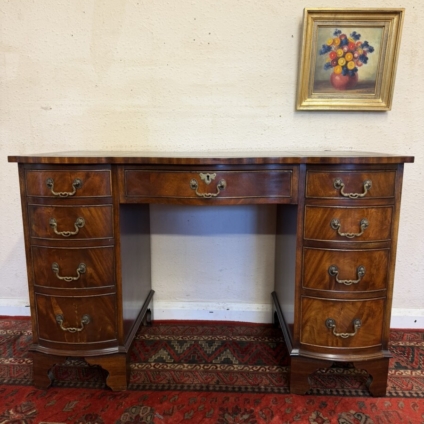 QUALITY SHAPED MAHOGANY LEATHER TOPPED DESK