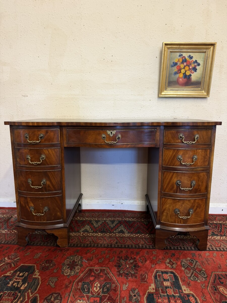QUALITY SHAPED MAHOGANY LEATHER TOPPED DESK