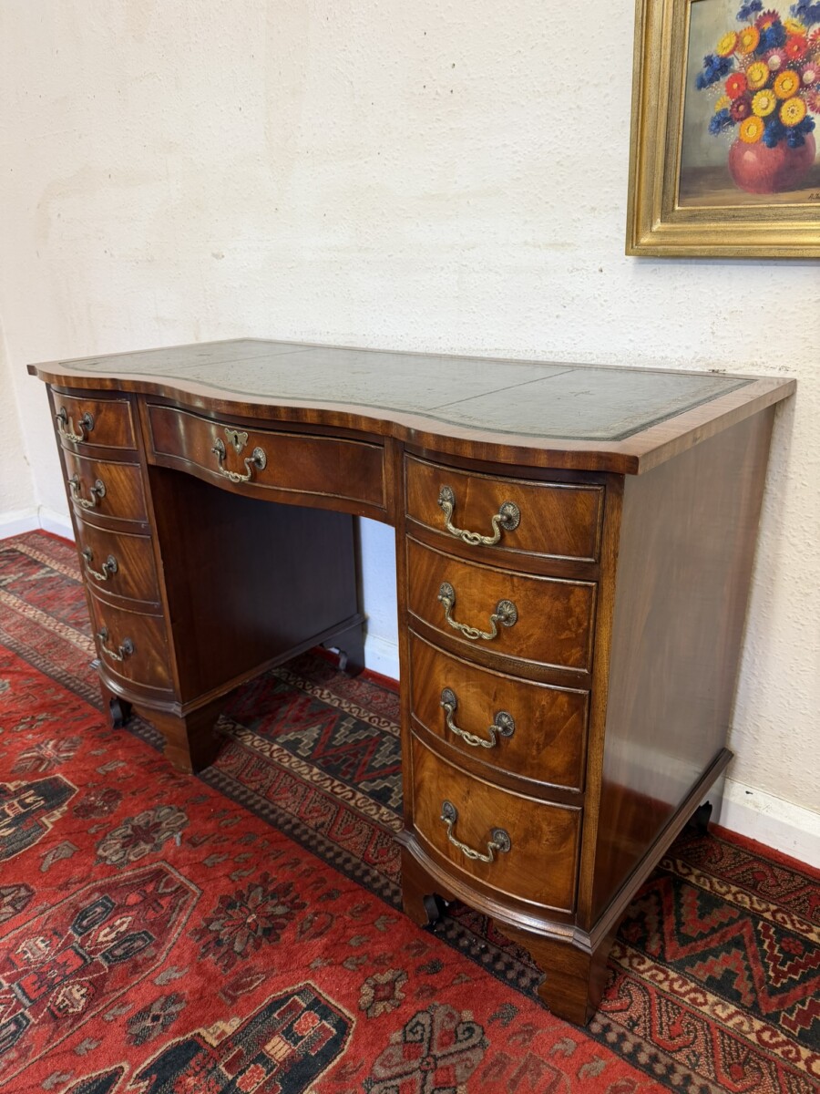 QUALITY SHAPED MAHOGANY LEATHER TOPPED DESK - Image 3
