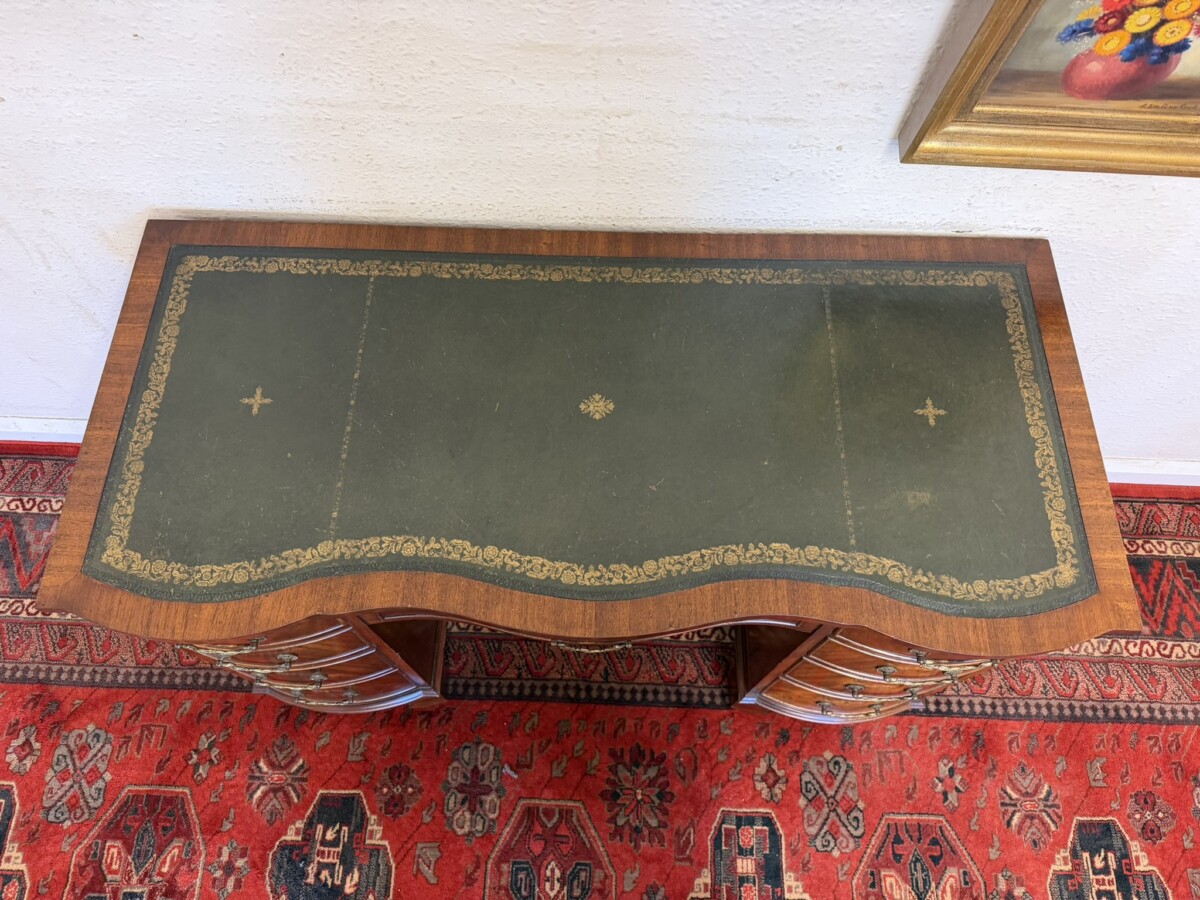 QUALITY SHAPED MAHOGANY LEATHER TOPPED DESK - Image 4