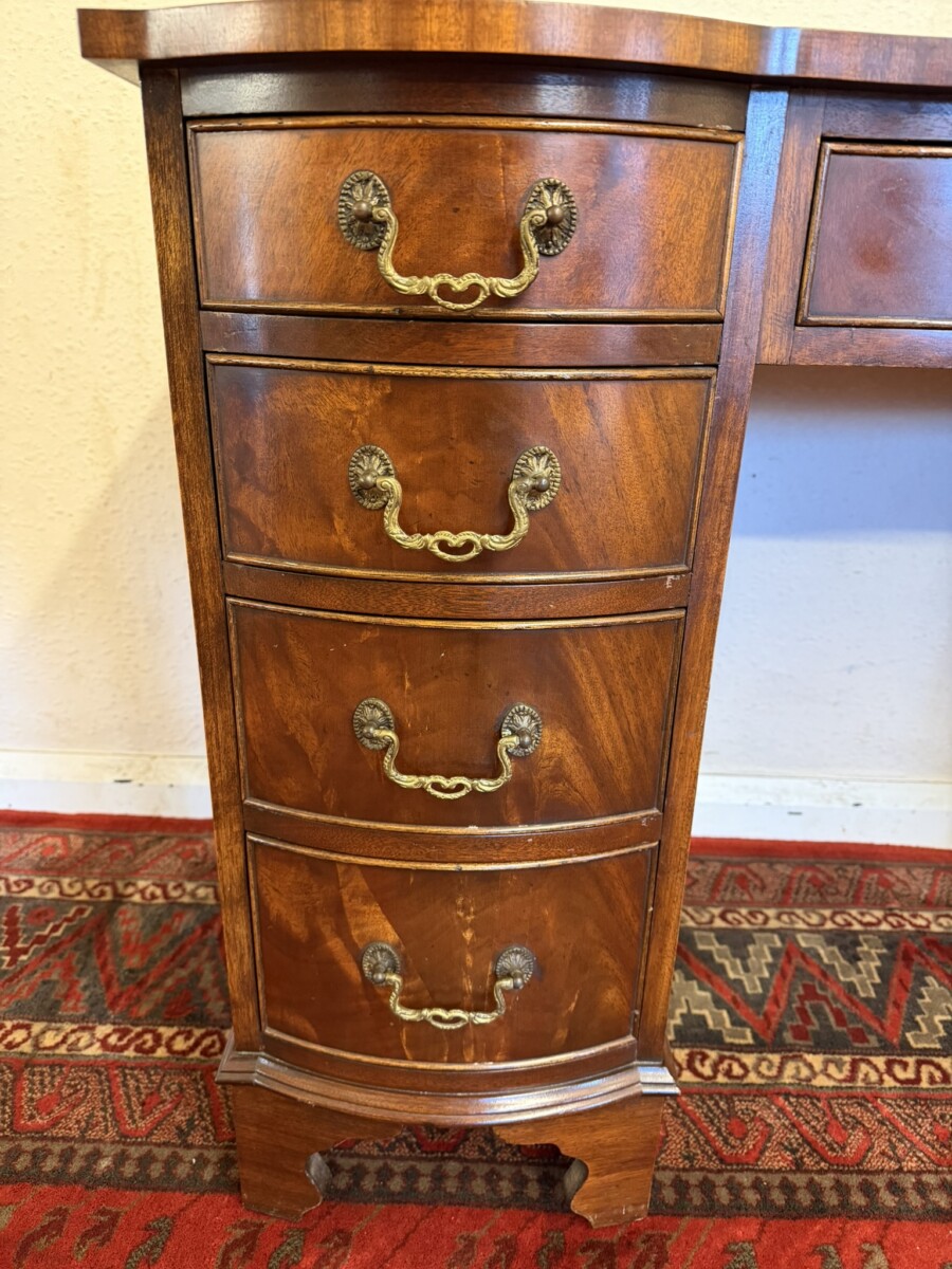 QUALITY SHAPED MAHOGANY LEATHER TOPPED DESK - Image 5