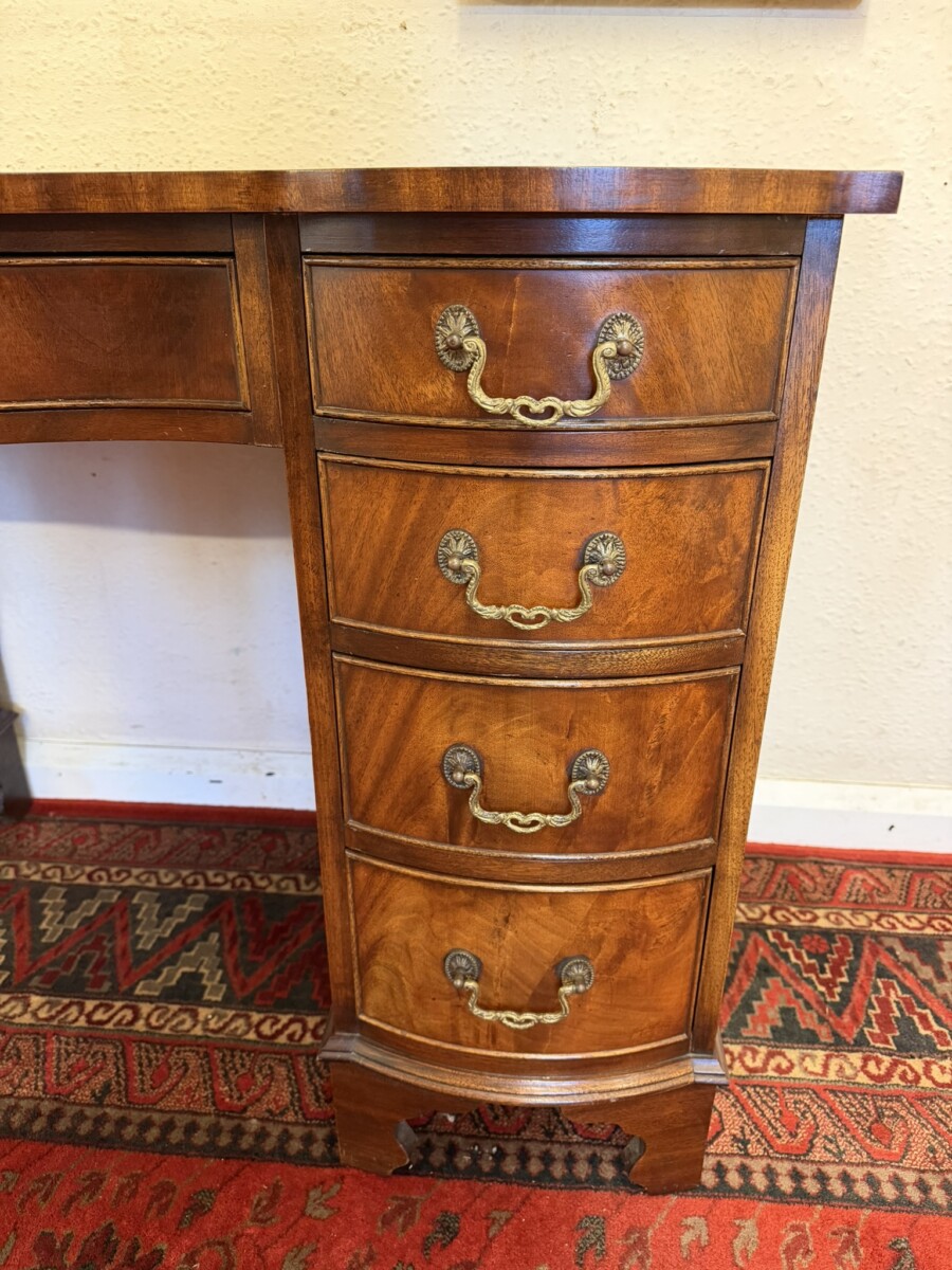 QUALITY SHAPED MAHOGANY LEATHER TOPPED DESK - Image 7