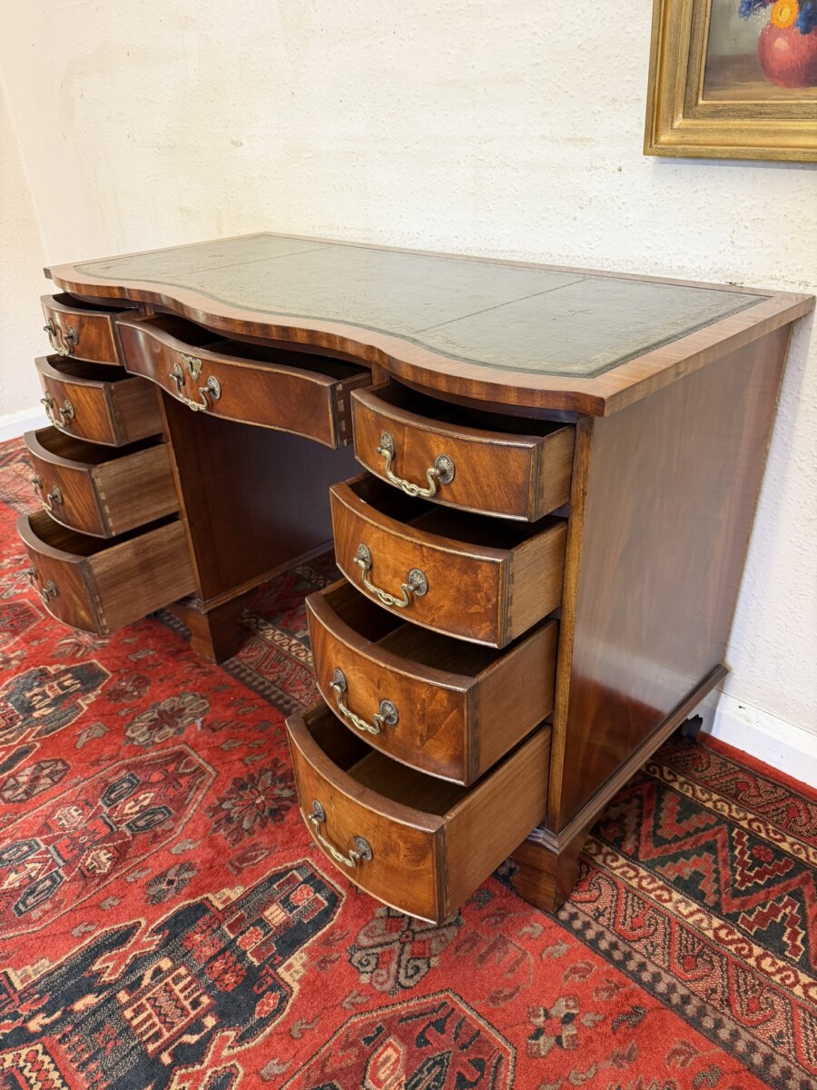 QUALITY SHAPED MAHOGANY LEATHER TOPPED DESK - Image 9