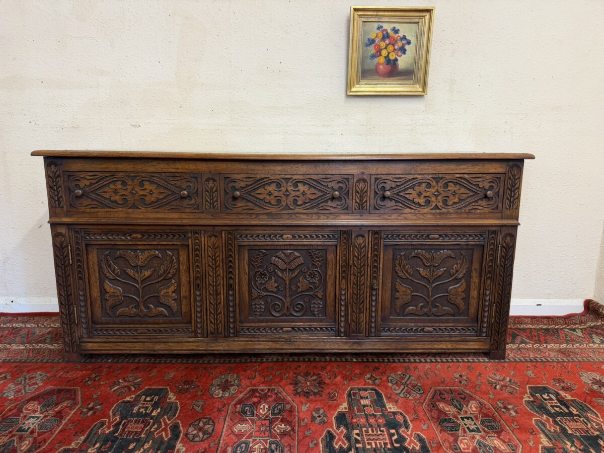 QUALITY ENGLISH CARVED OAK DRESSER/SIDEBOARD