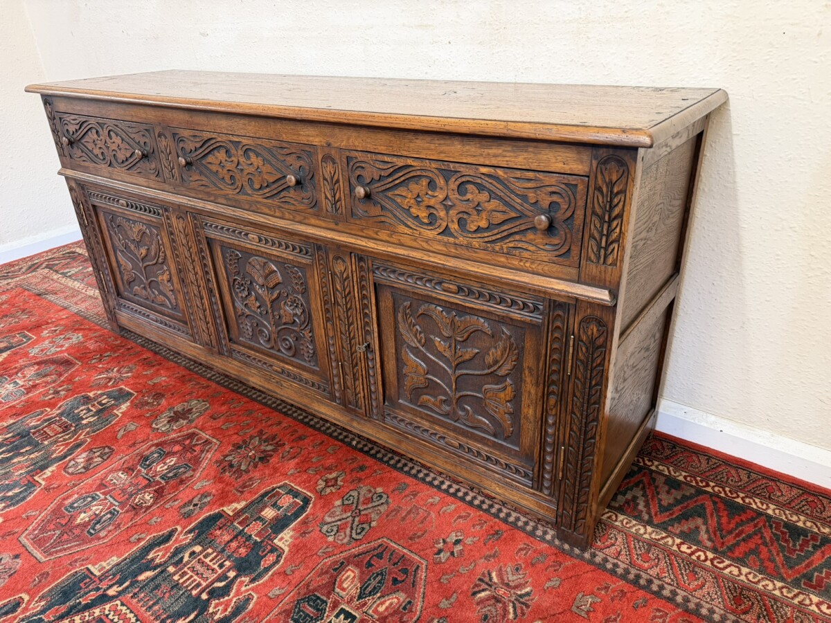 QUALITY ENGLISH CARVED OAK DRESSER/SIDEBOARD - Image 3