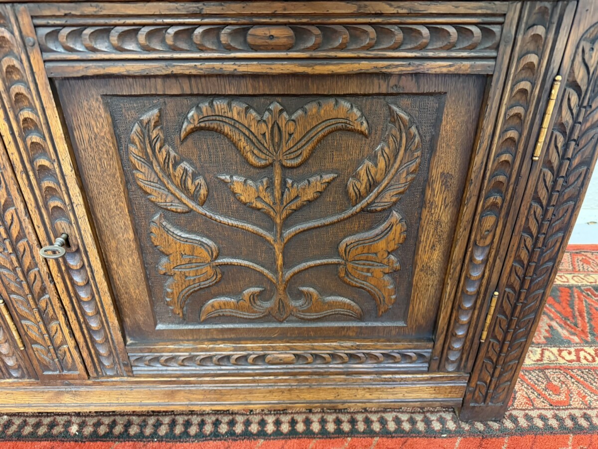QUALITY ENGLISH CARVED OAK DRESSER/SIDEBOARD - Image 7