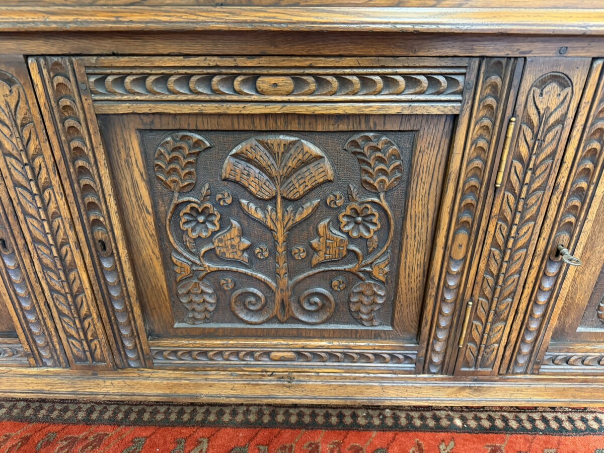 QUALITY ENGLISH CARVED OAK DRESSER/SIDEBOARD - Image 8