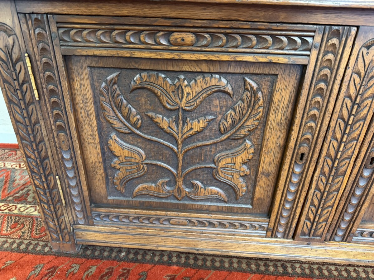 QUALITY ENGLISH CARVED OAK DRESSER/SIDEBOARD - Image 9