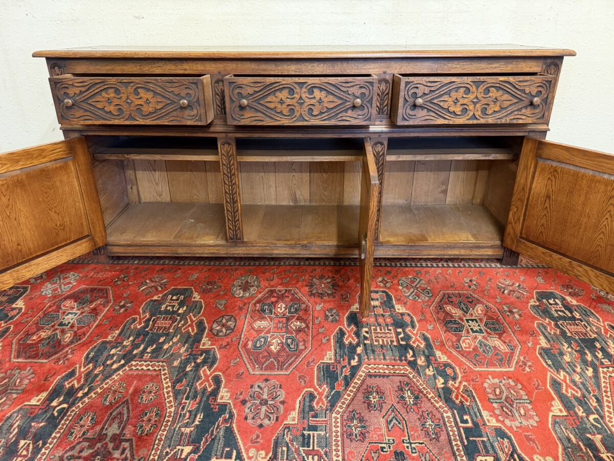 QUALITY ENGLISH CARVED OAK DRESSER/SIDEBOARD - Image 10