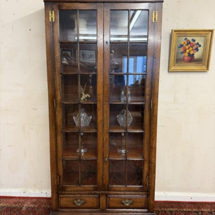 QUALITY OAK TITCHMARSH AND GOODWIN DISPLAY CABINET/CUPBOARD